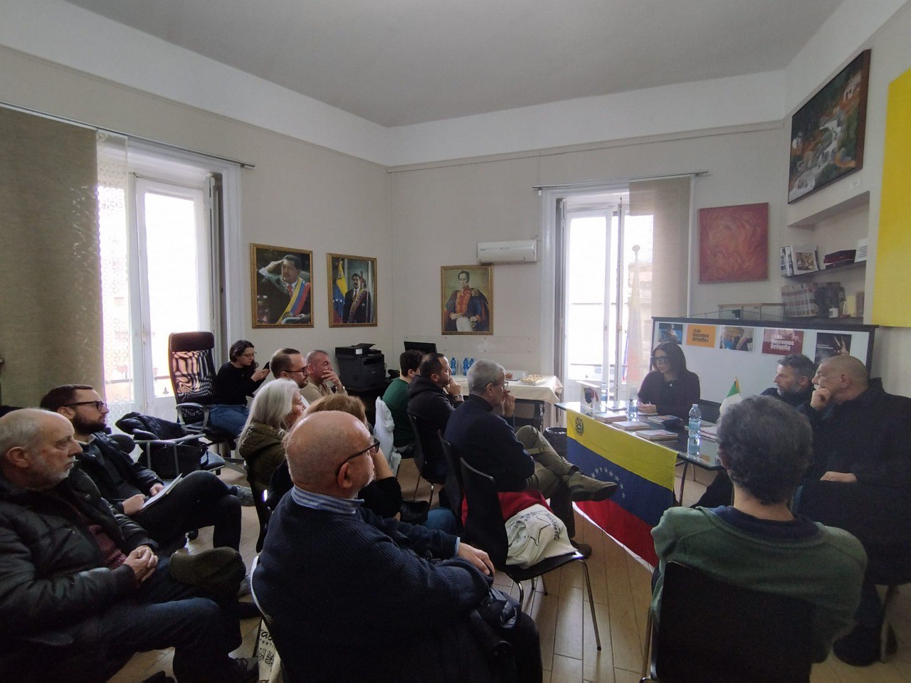 Presentan “El Libro Azul” del Comandante Chávez en el Consulado en Nápoles